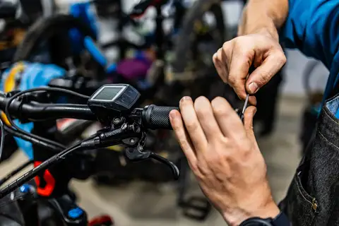 Imagine decorativă 2: Service de biciclete